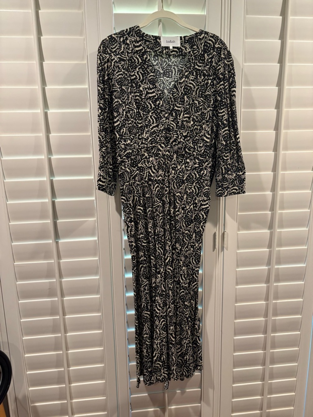 ba&sh Black and White Printed V-Neck Midi size 3 is like M